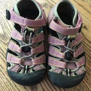 Light purple/pink Keens toddler shoes size 11